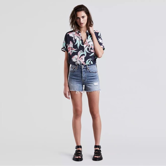 LEVI’S WEDGIE‎ FIT SHORTS - Picture 1 of 7